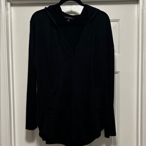 Banana Republic Women's Black V-Neck Hoodie with Front Pockets, size M